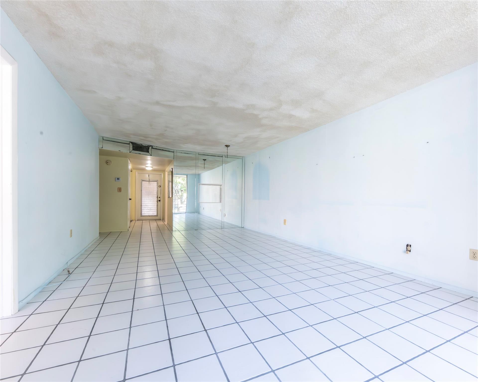 2871 E Sunrise lakes dr 212