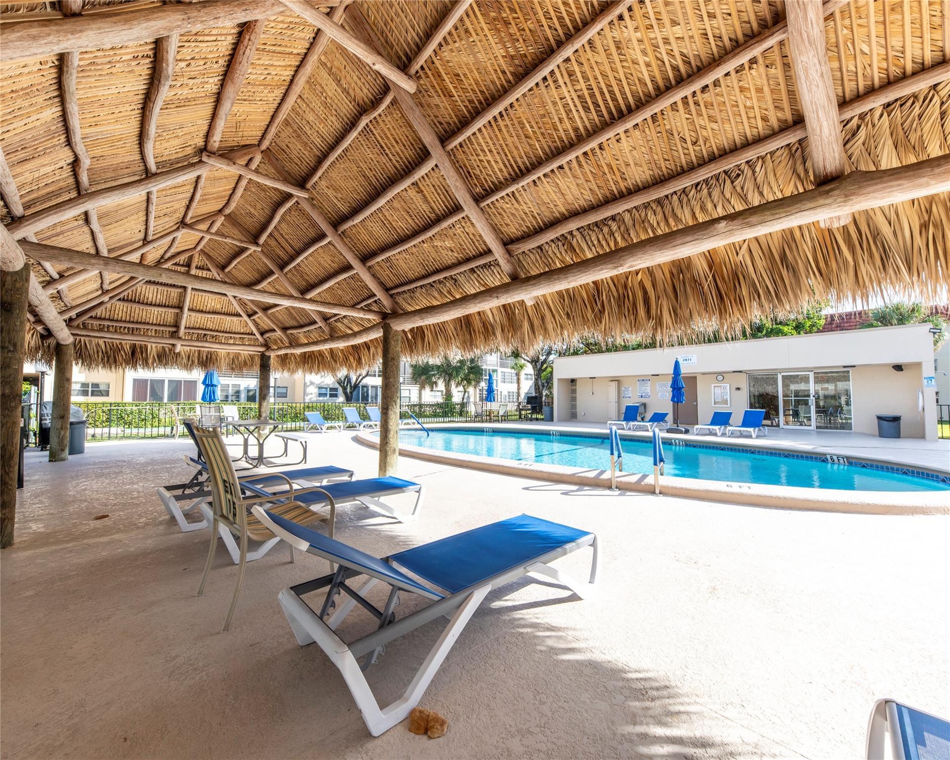 2871 E Sunrise lakes dr 212