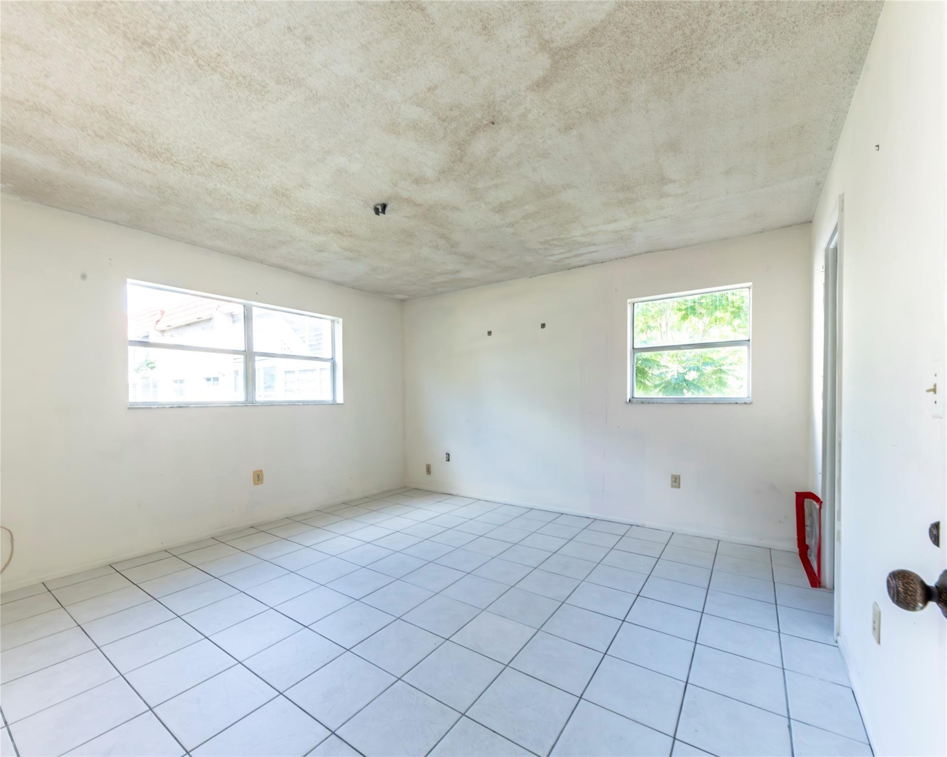 2871 E Sunrise lakes dr 212