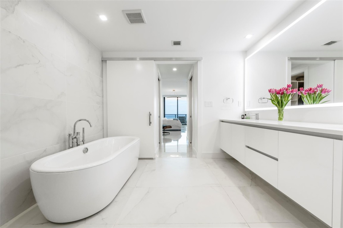 730 N Ocean Blvd 703