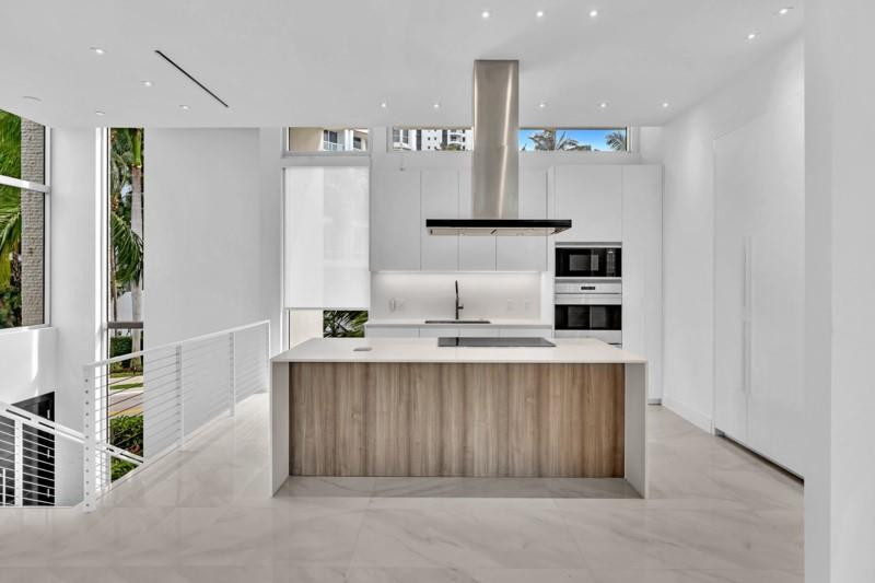 3750 Yacht Club Dr TH5