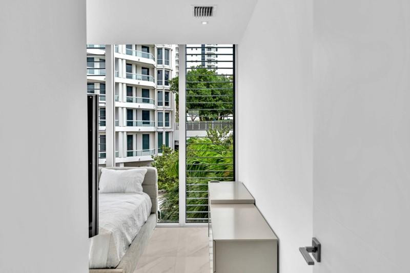 3750 Yacht Club Dr TH5