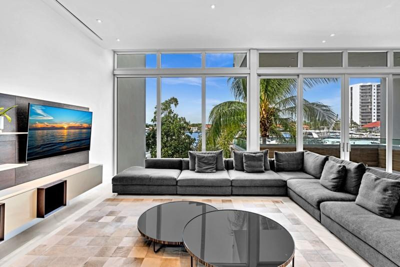 3750 Yacht Club Dr TH5