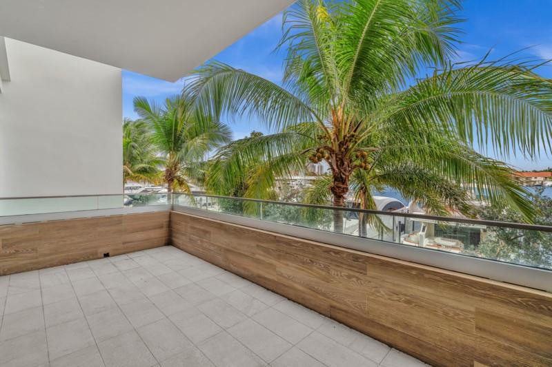 3750 Yacht Club Dr TH5