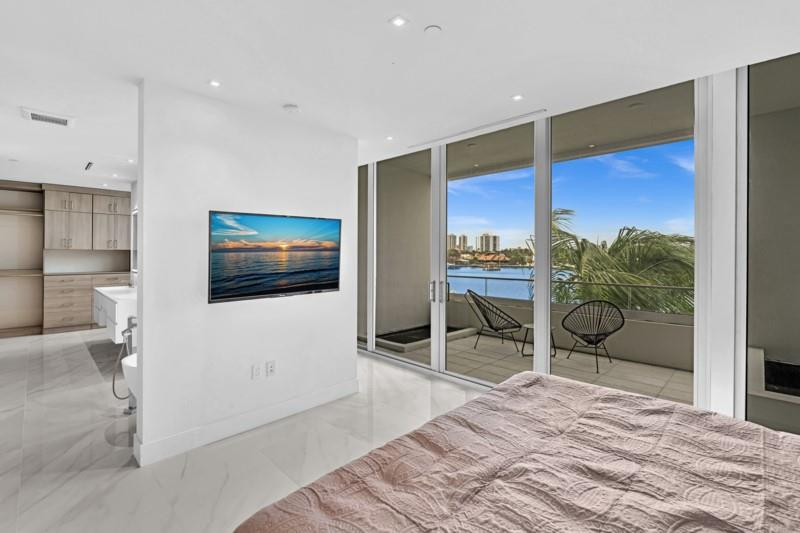 3750 Yacht Club Dr TH5