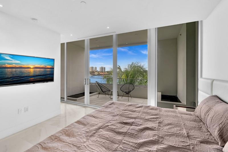 3750 Yacht Club Dr TH5