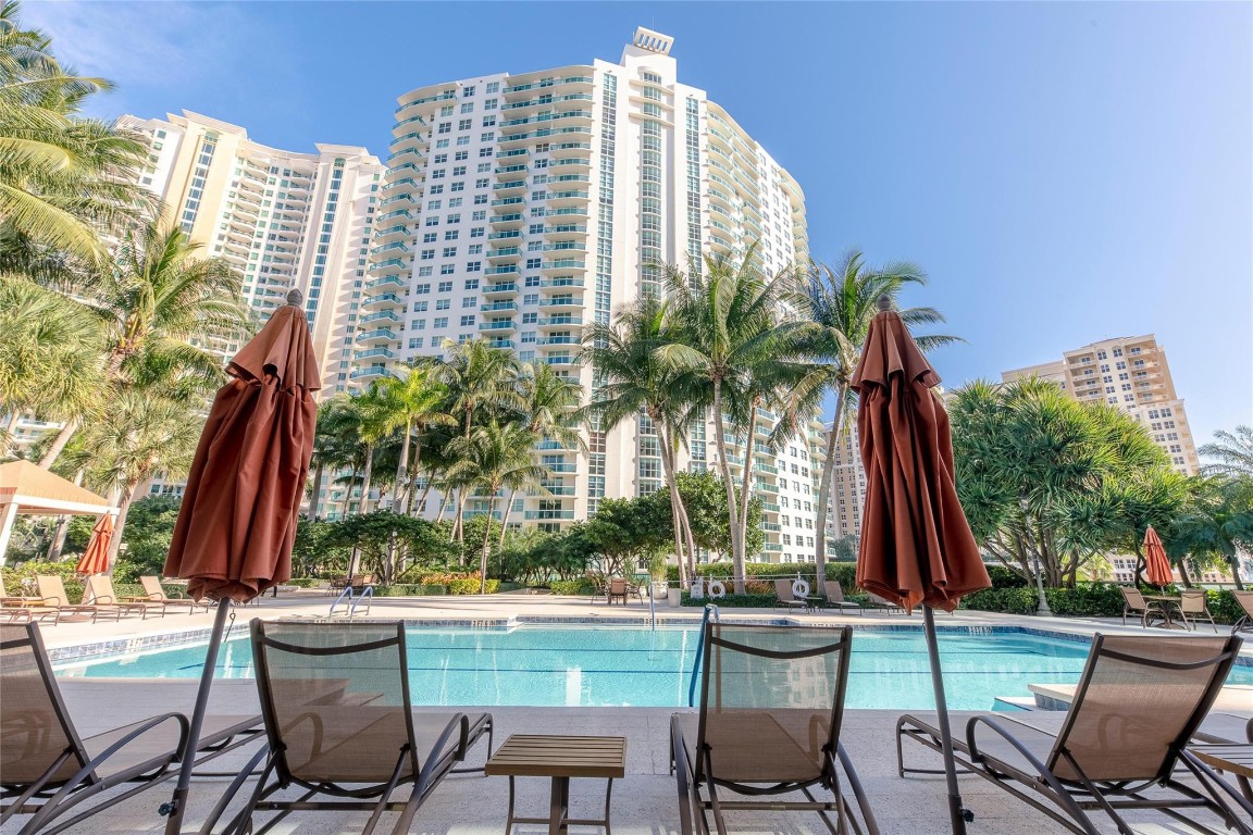 347 N New River Dr 2506