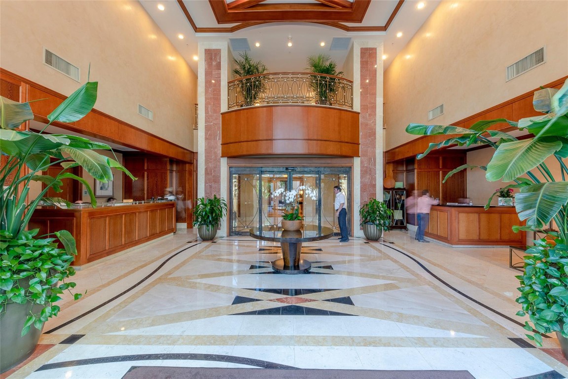 347 N New River Dr 2506