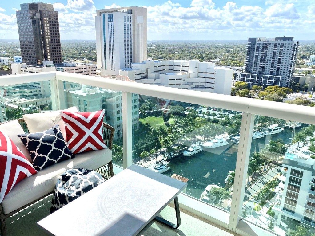 347 N New River Dr 2506