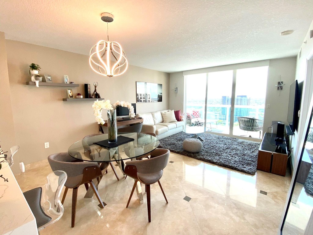 347 N New River Dr 2506