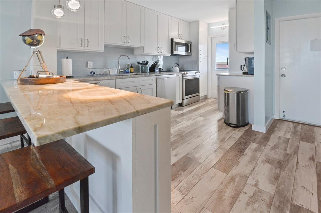 2350 NE 14th Street Causeway 608