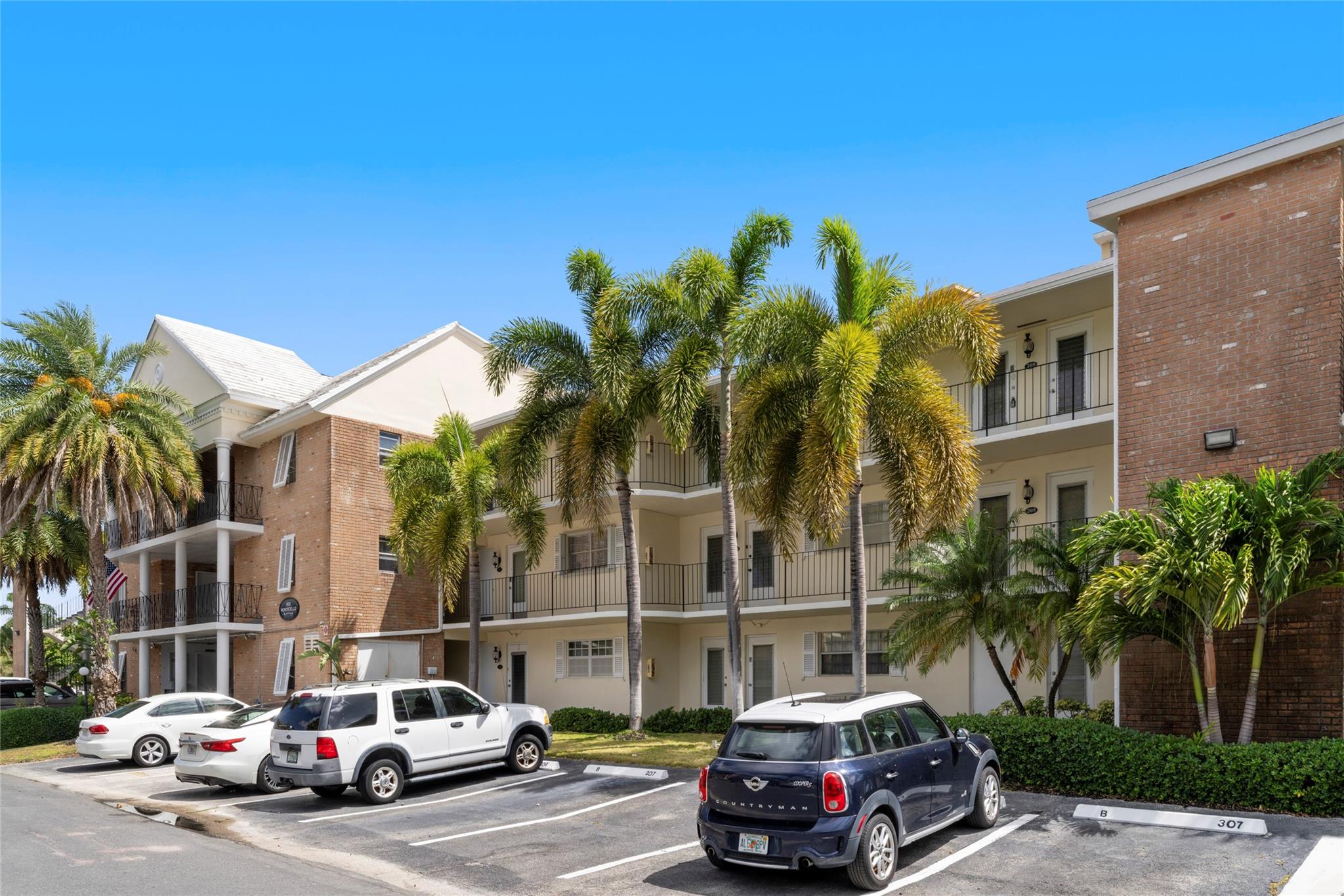 450 Paradise Isle Blvd 309