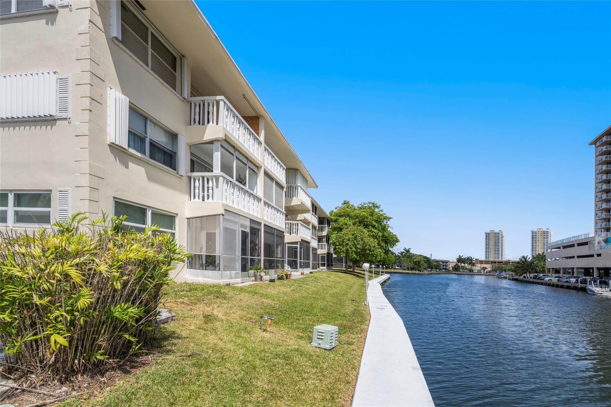 450 Paradise Isle Blvd 309