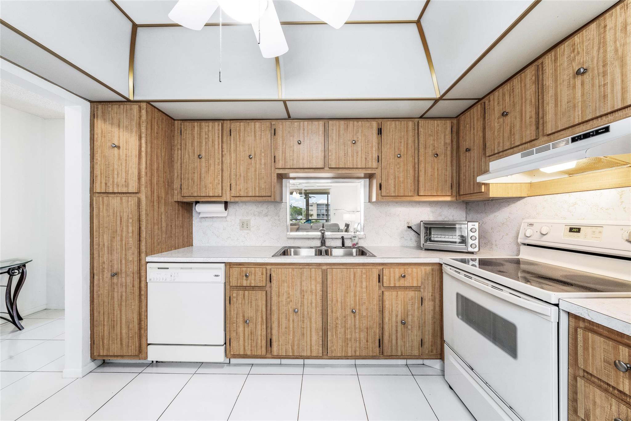 325 SE 11th Ter 201