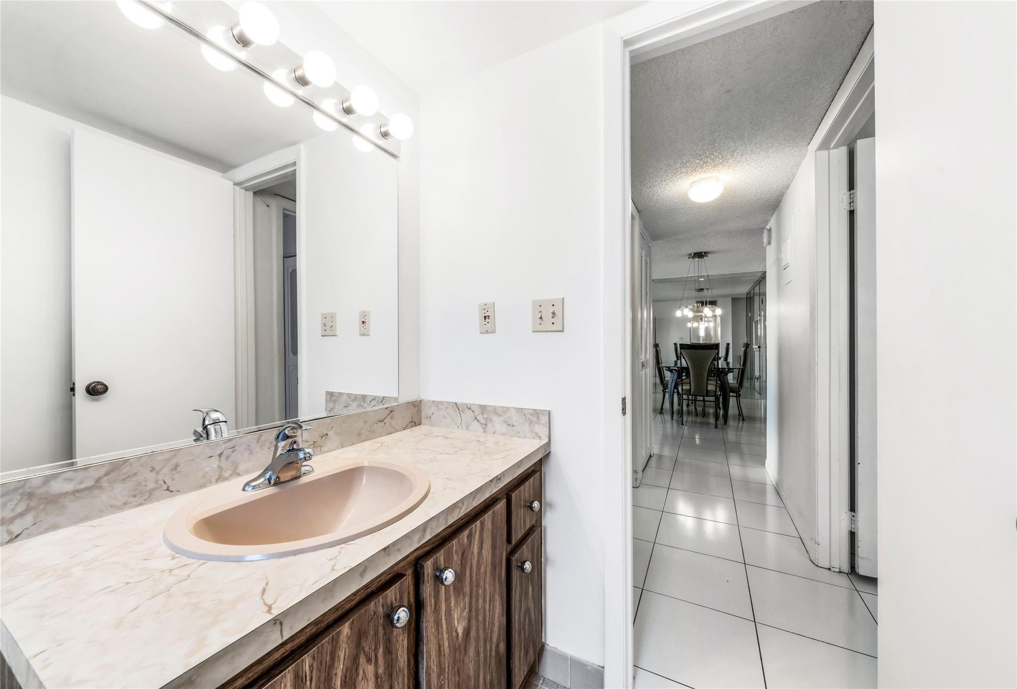 325 SE 11th Ter 201