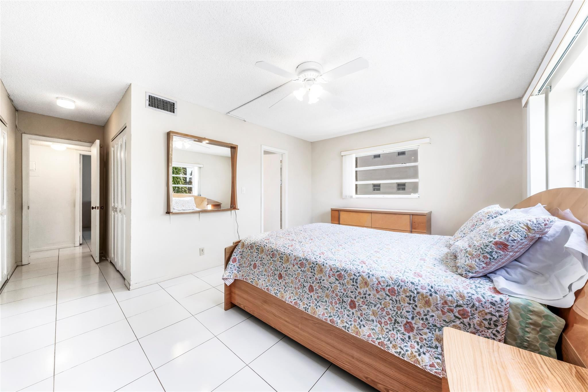 325 SE 11th Ter 201