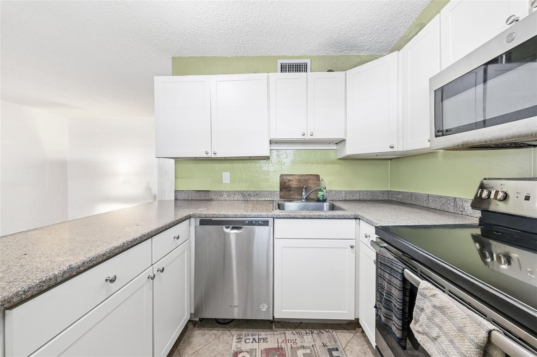 2660 NE 8th Ave 204