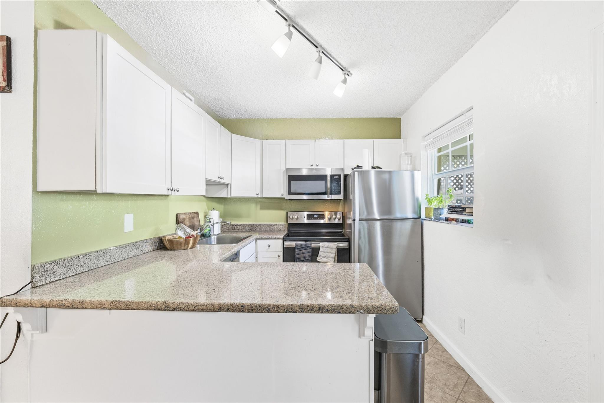 2660 NE 8th Ave 204