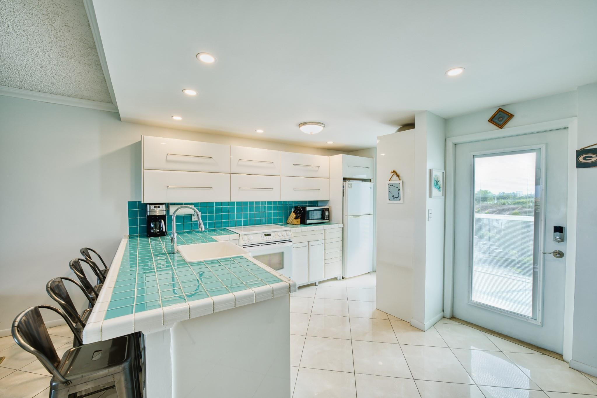 2731 NE 14th Street Cswy 517