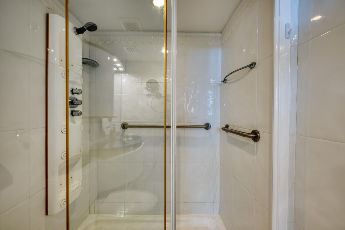 2731 NE 14th Street Cswy 517