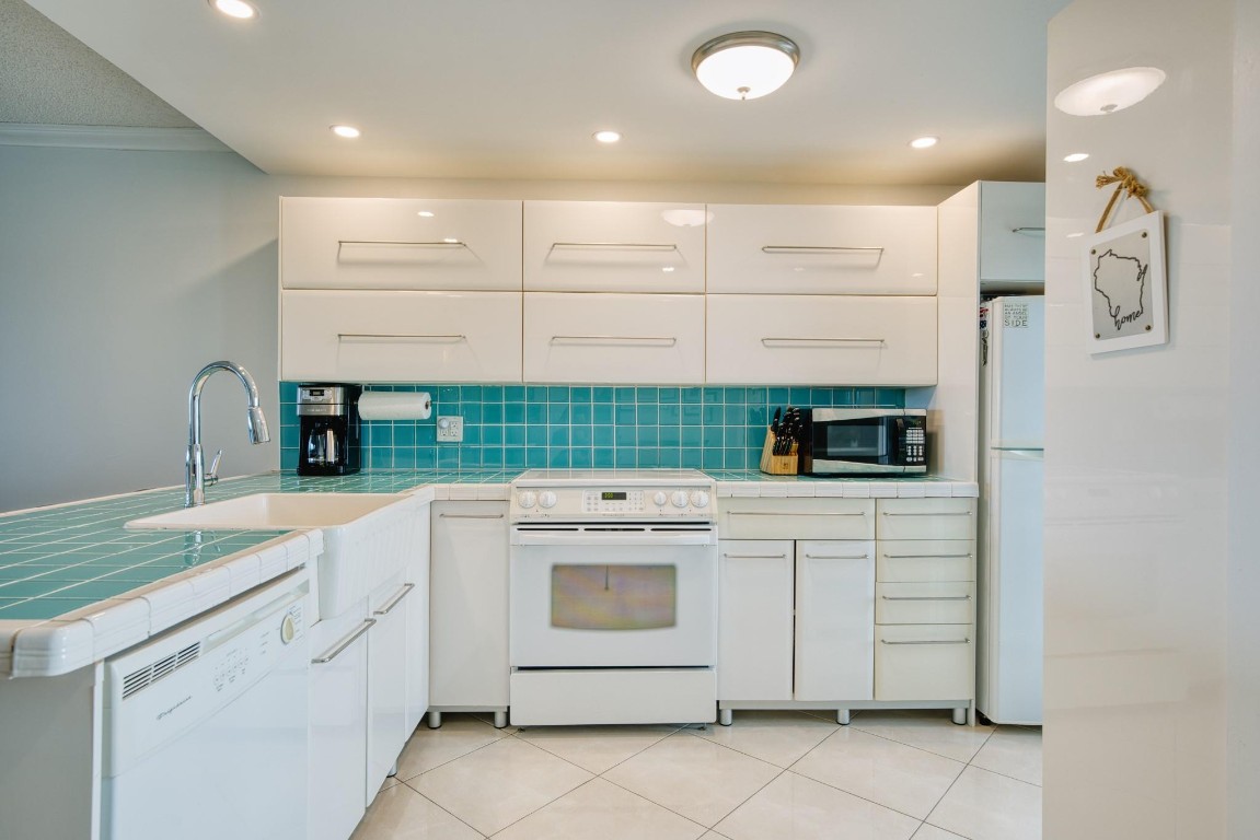 2731 NE 14th Street Cswy 517