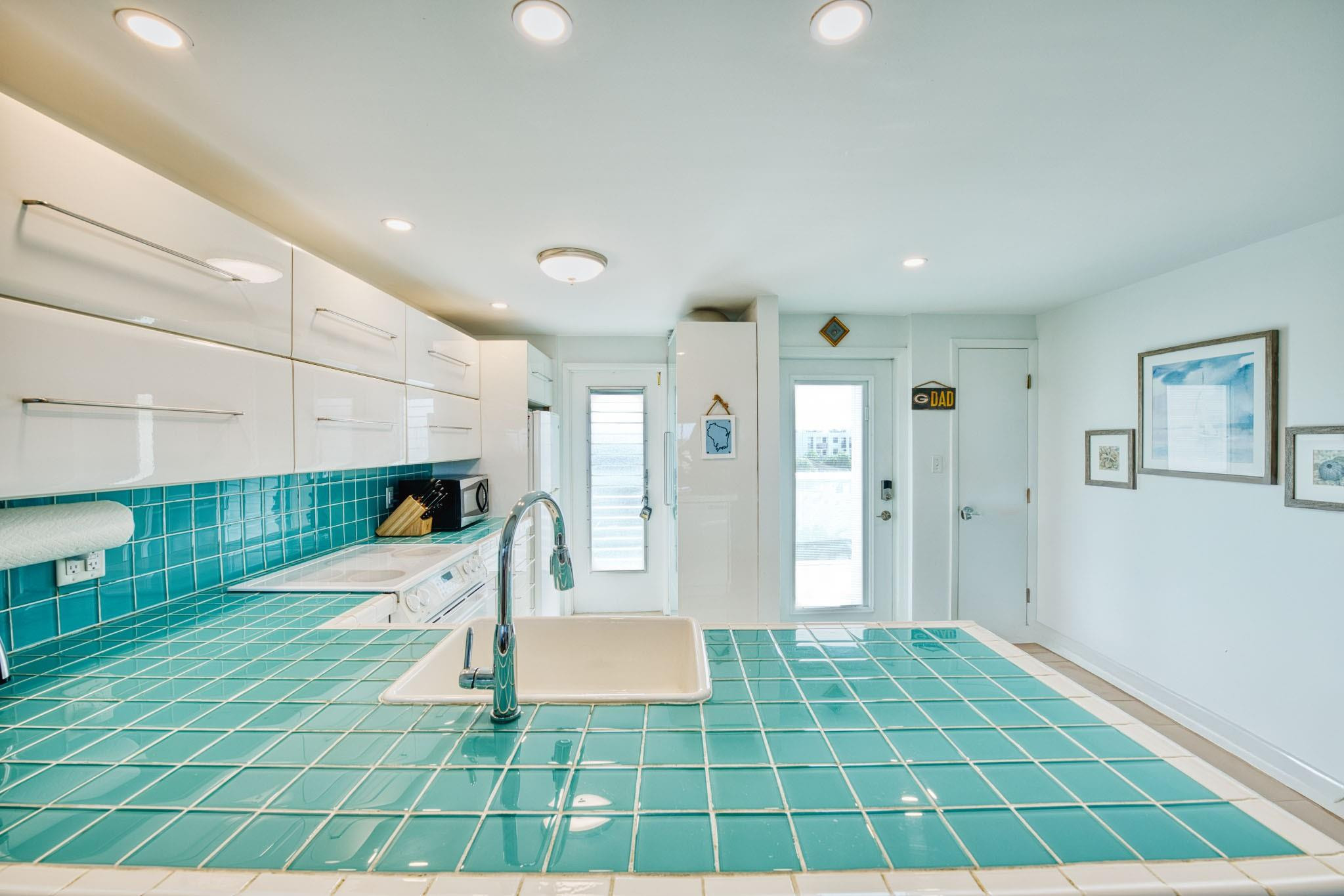 2731 NE 14th Street Cswy 517