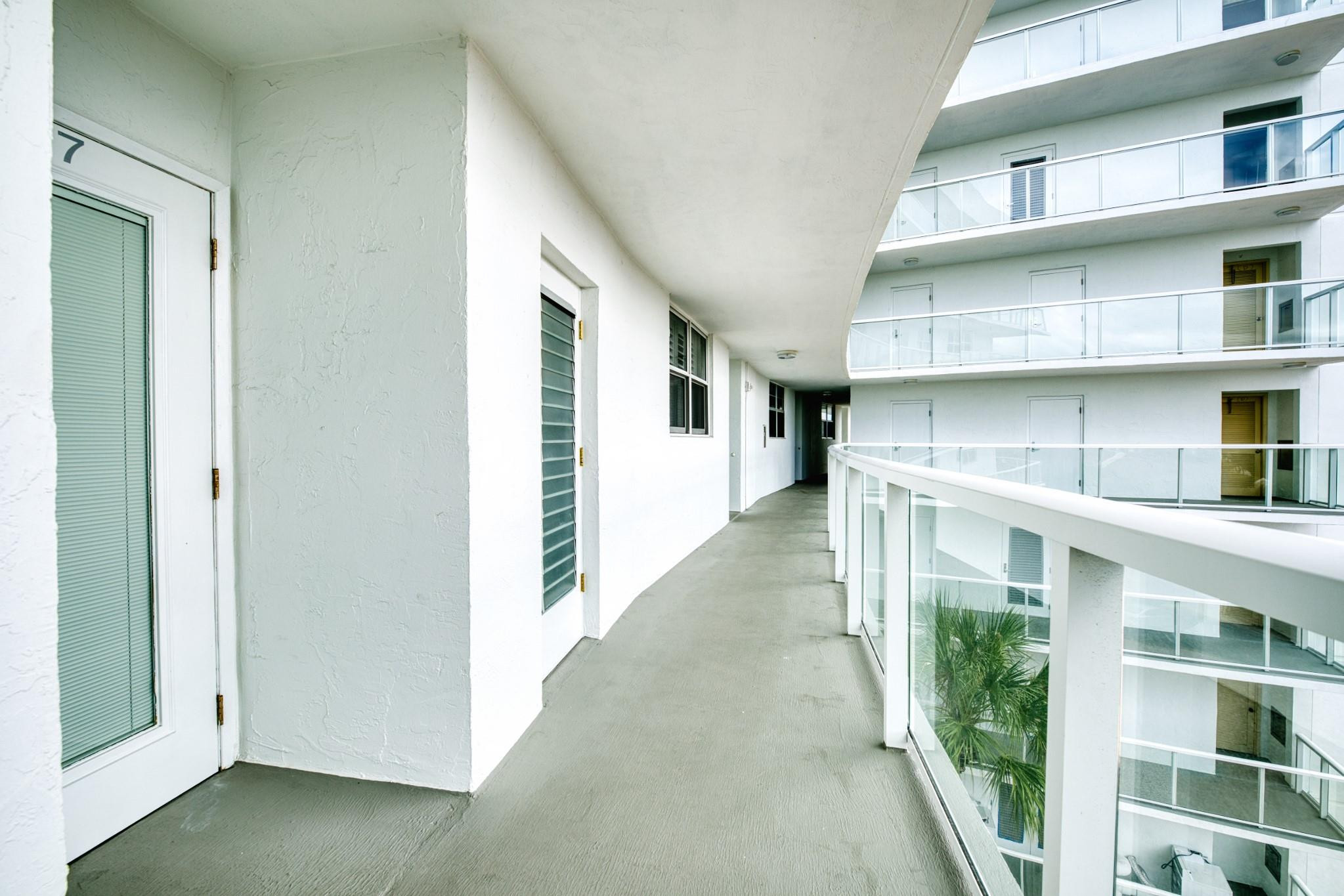 2731 NE 14th Street Cswy 517