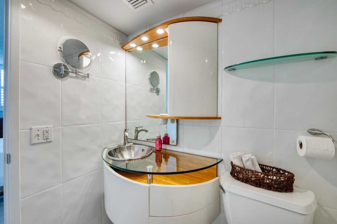 2731 NE 14th Street Cswy 517