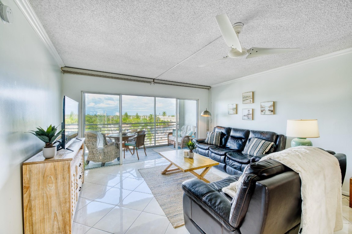 2731 NE 14th Street Cswy 517