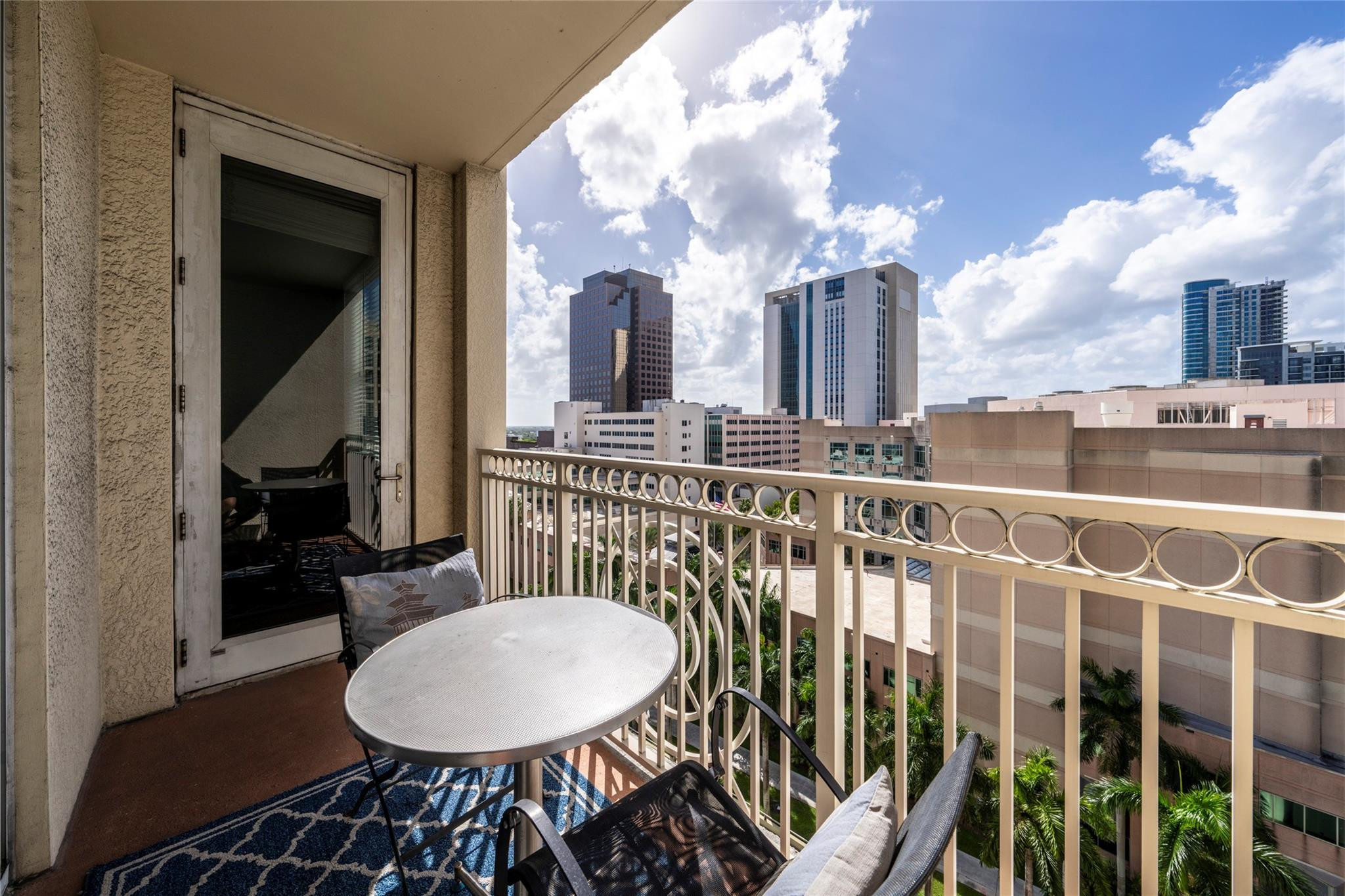 511 SE 5th Ave 1115