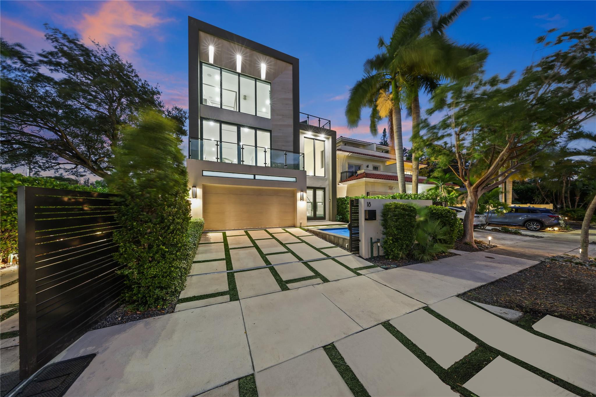 18 SE 11th Ave