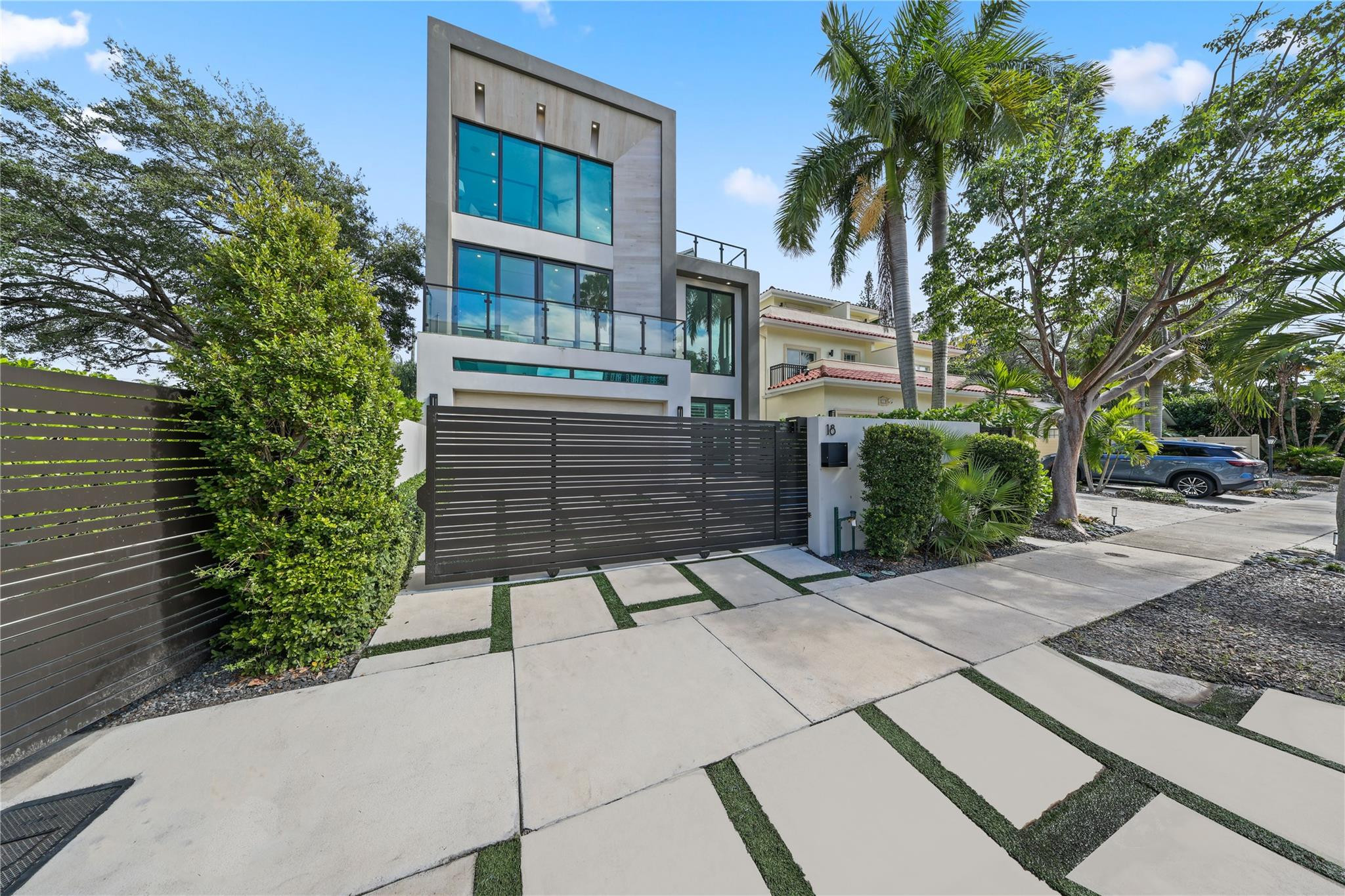 18 SE 11th Ave
