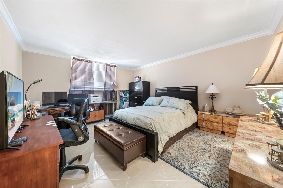 4250 E Galt Ocean Dr 11H