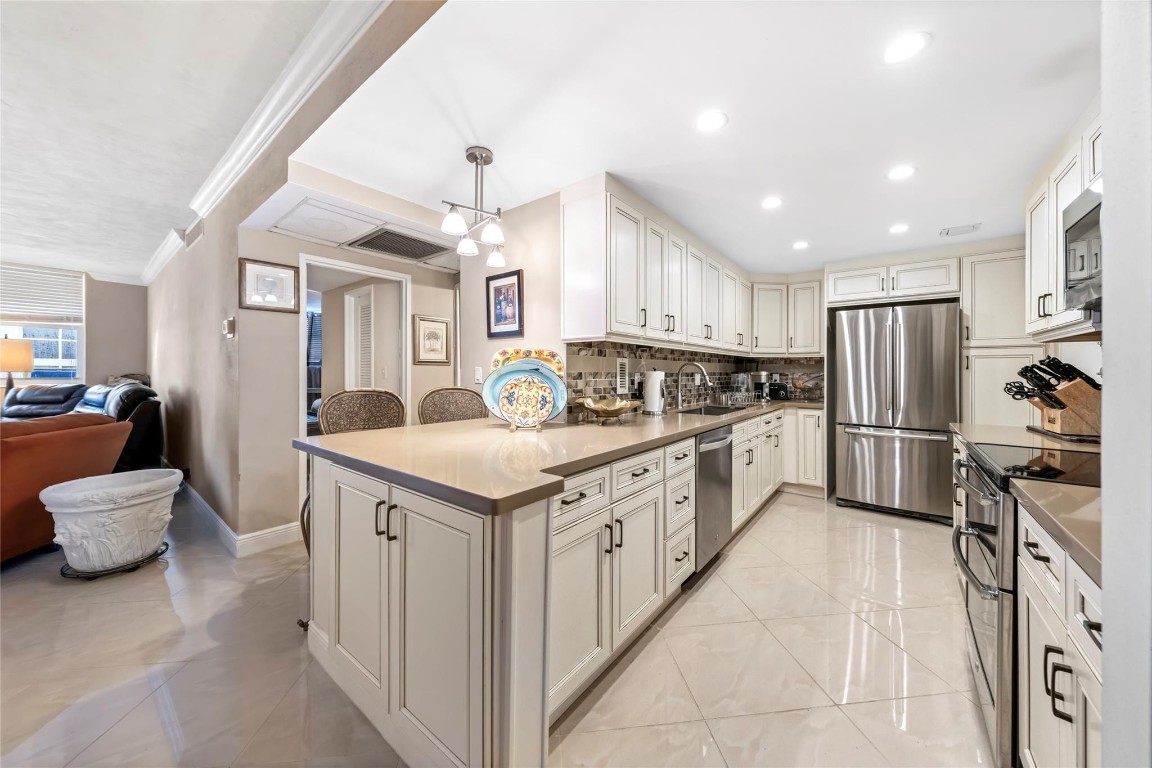 4250 E Galt Ocean Dr 11H