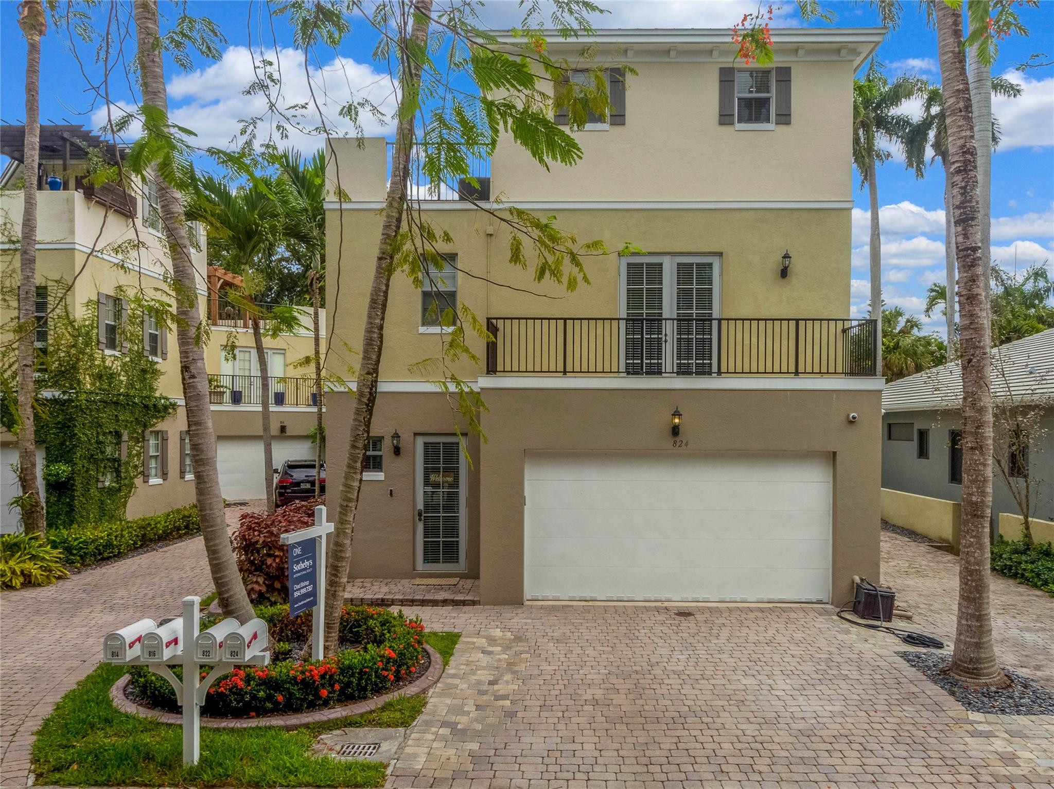 824 SW 10th St
