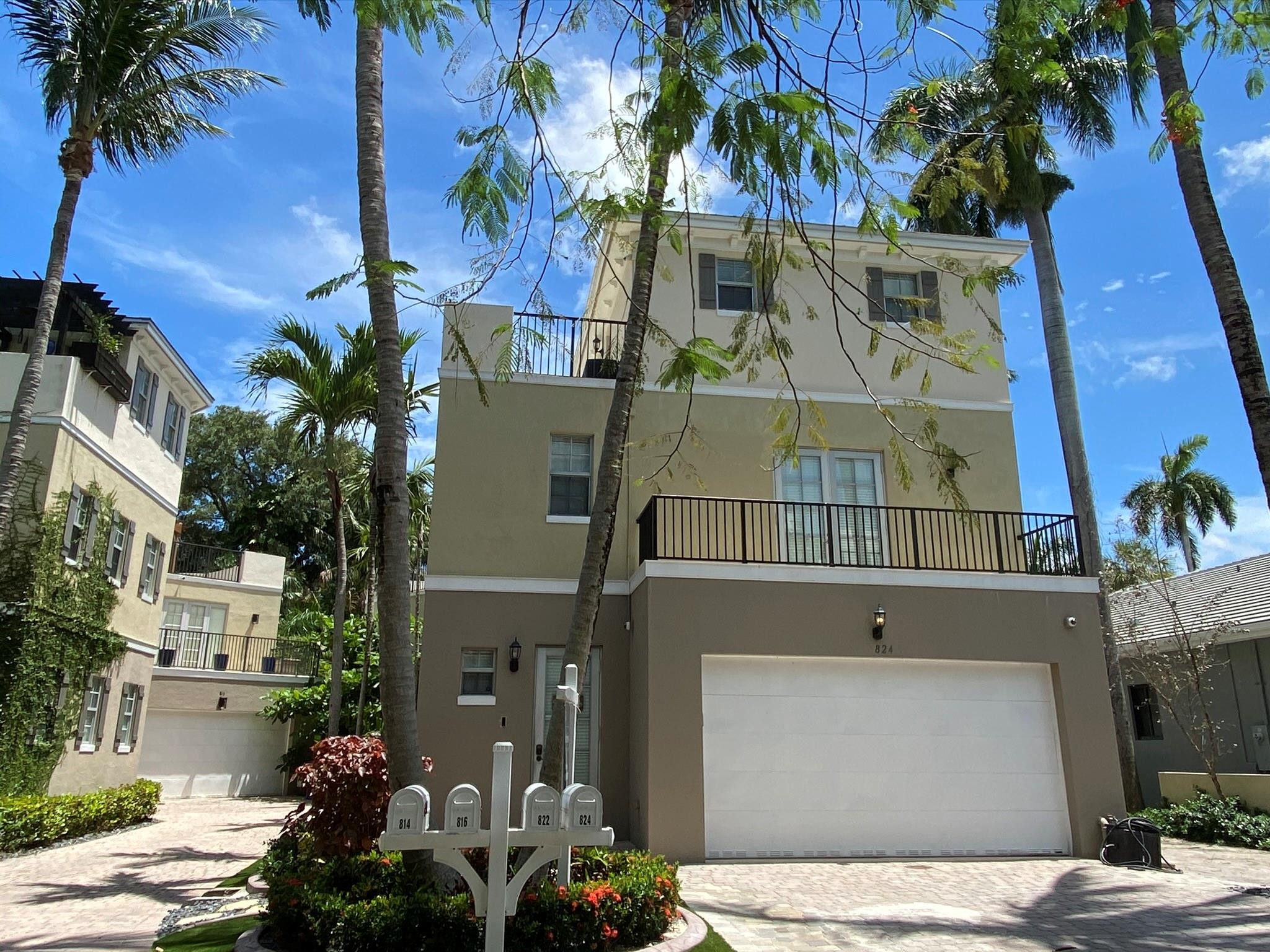824 SW 10th St