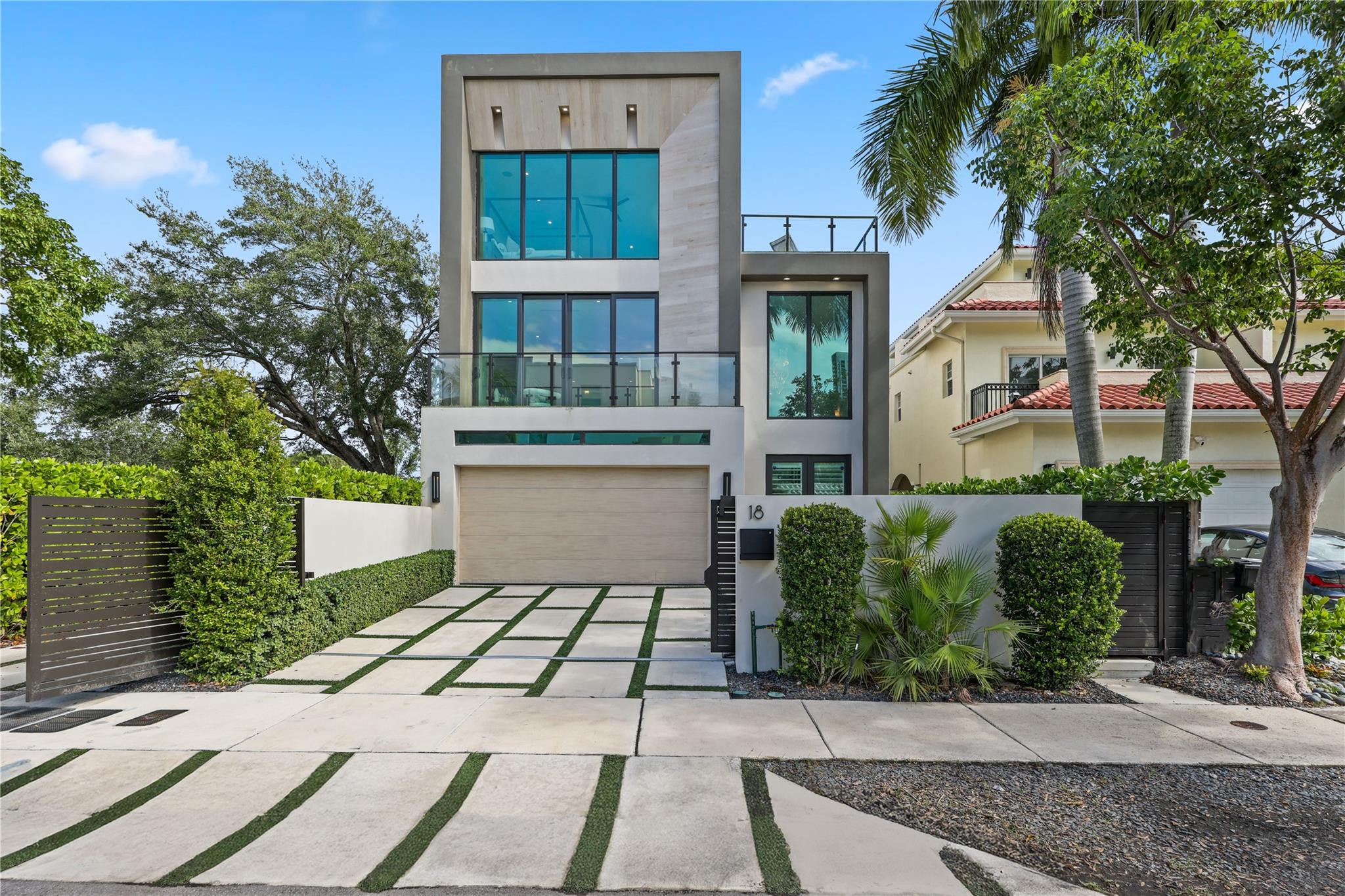 18 SE 11th Avenue 1