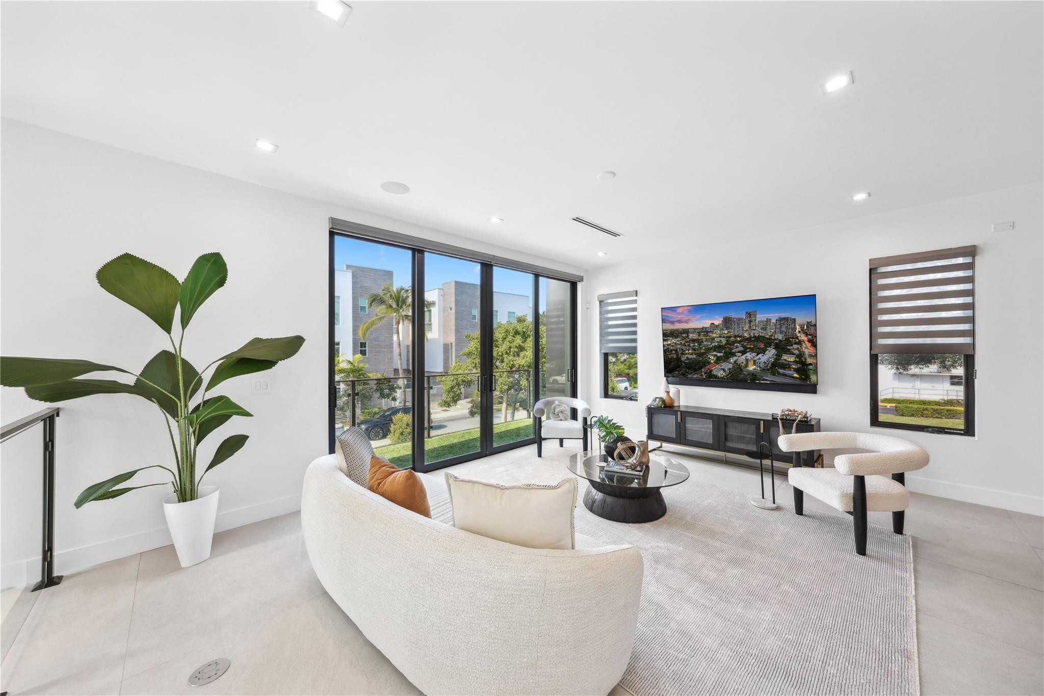 18 SE 11th Avenue 1