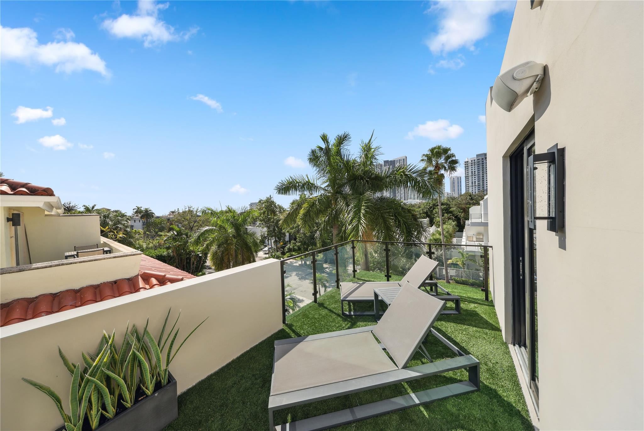18 SE 11th Avenue 1