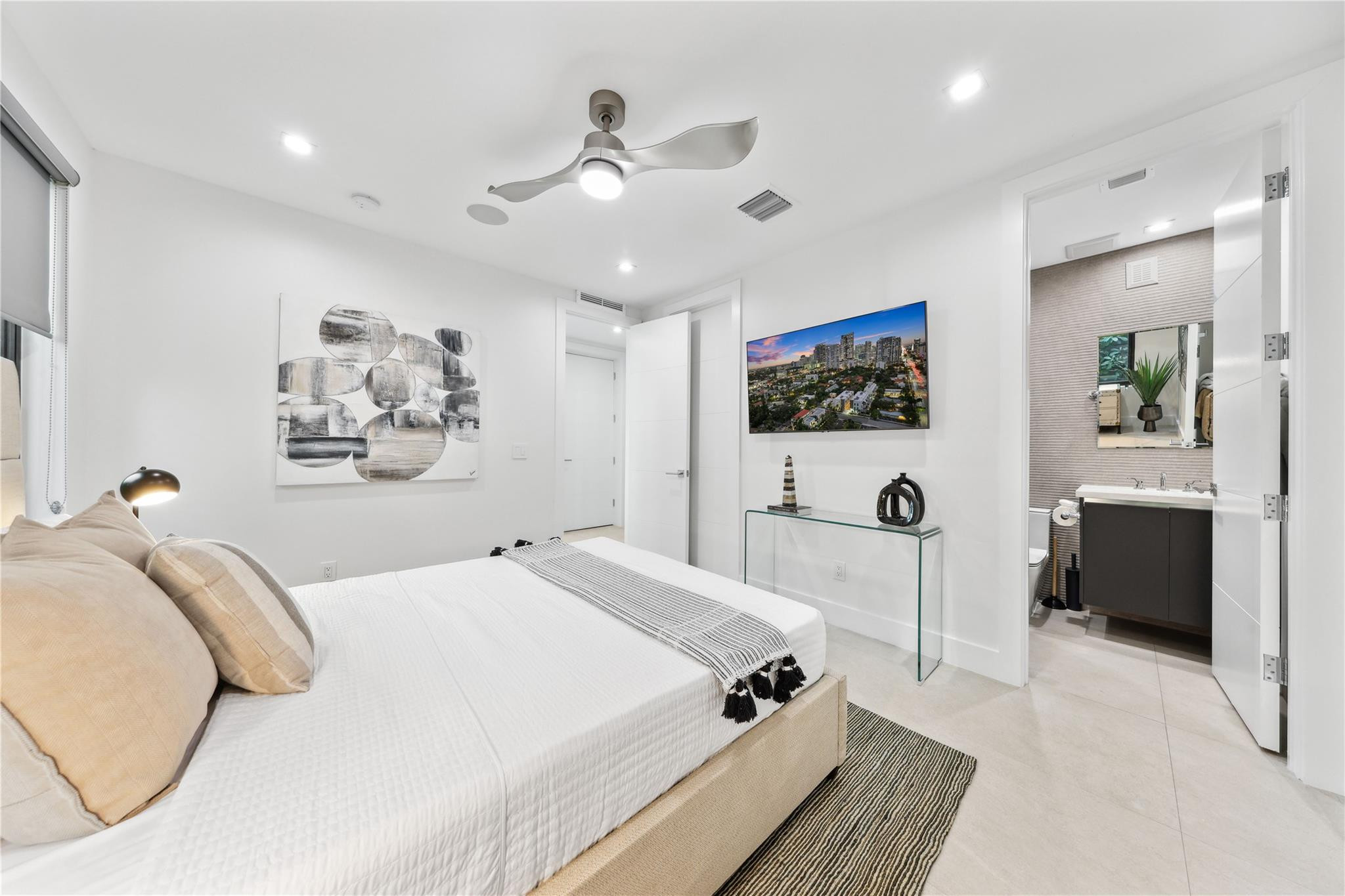 18 SE 11th Avenue 1