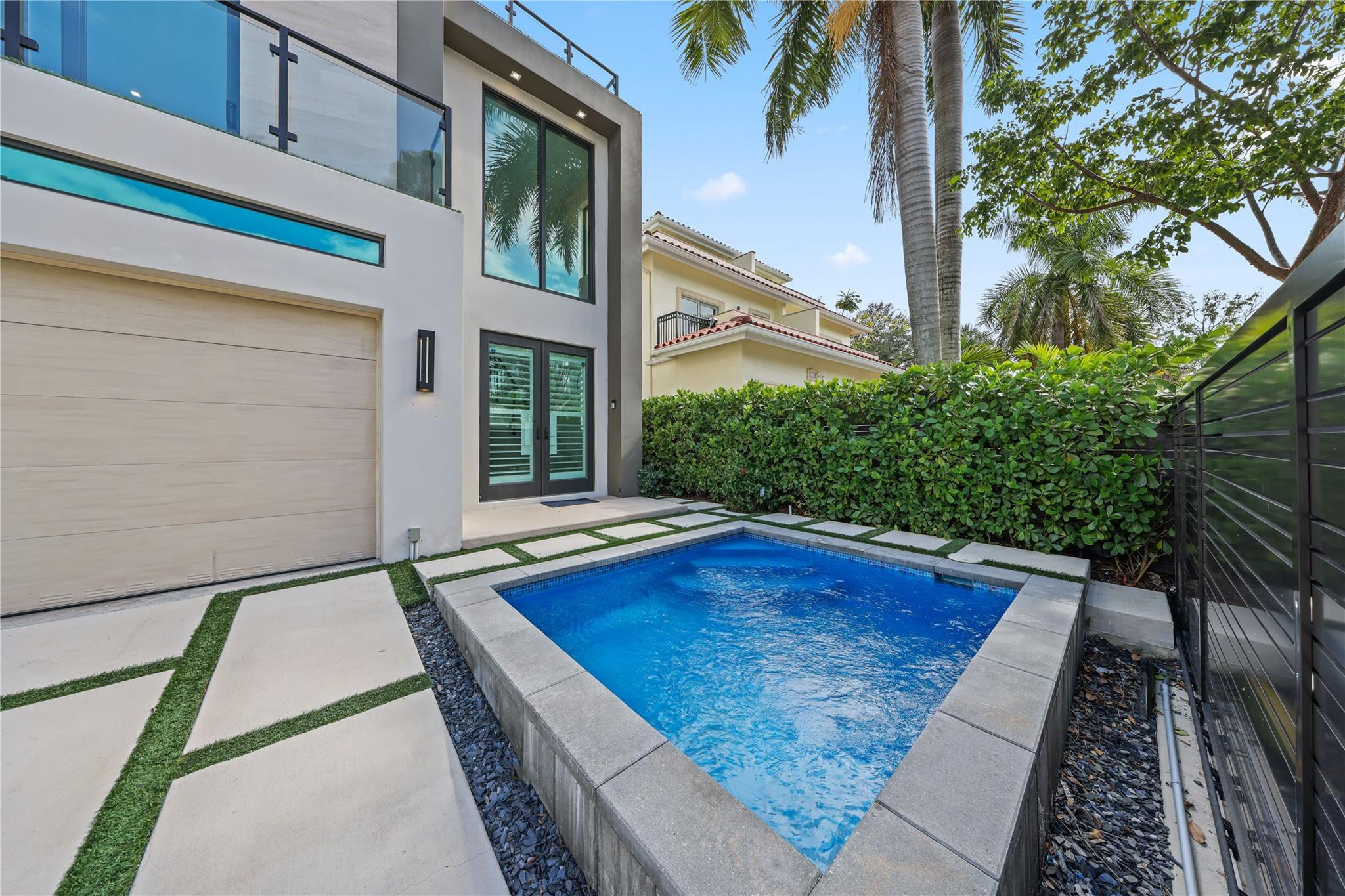 18 SE 11th Avenue 1