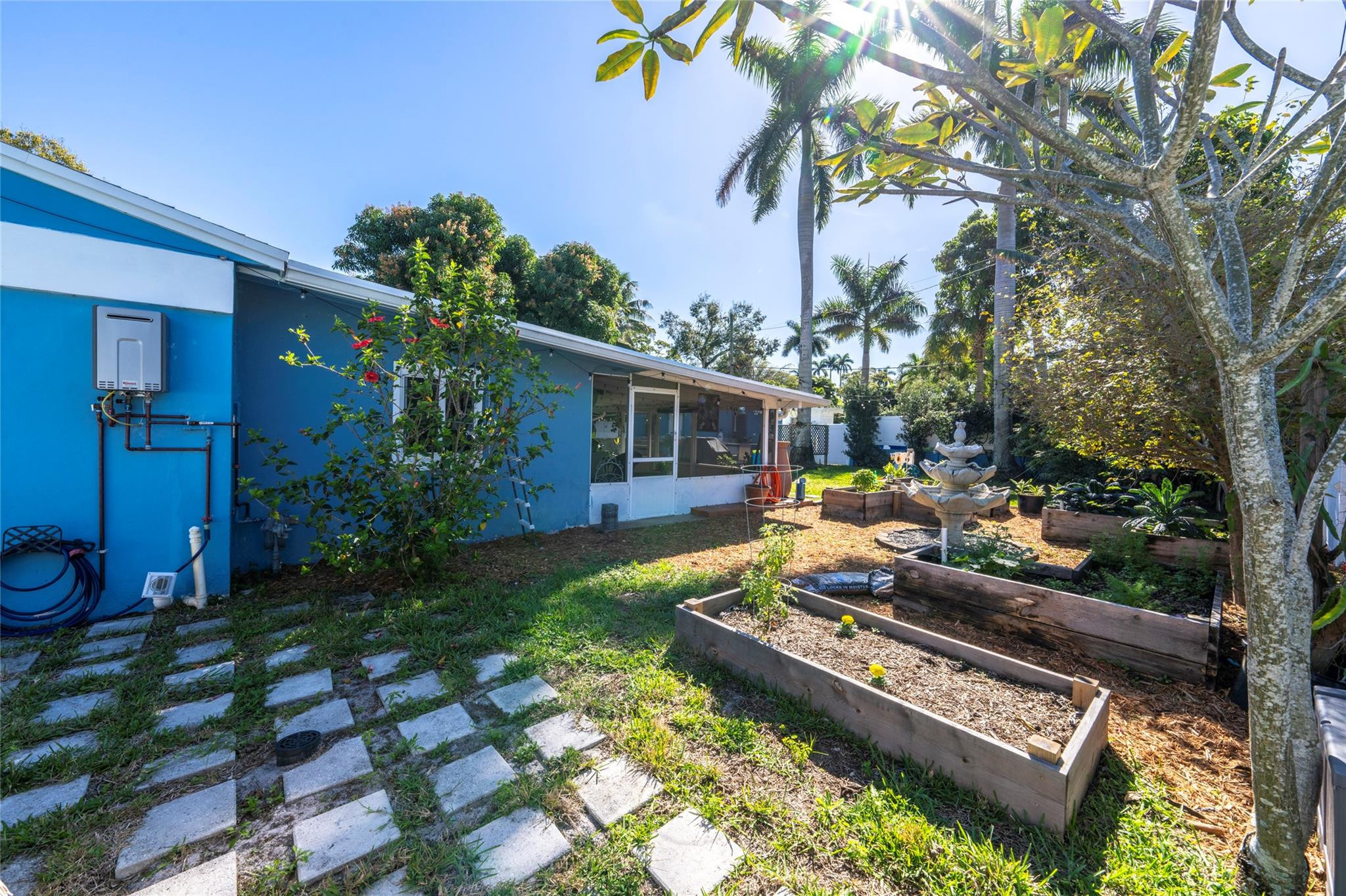846 SW 9th St