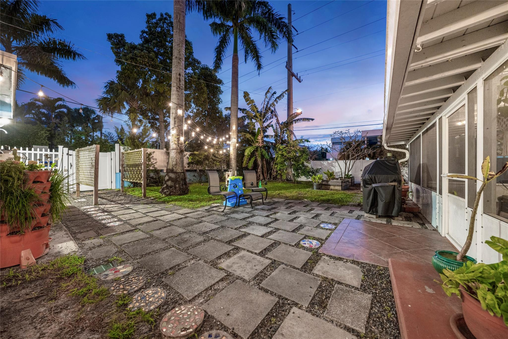 846 SW 9th St