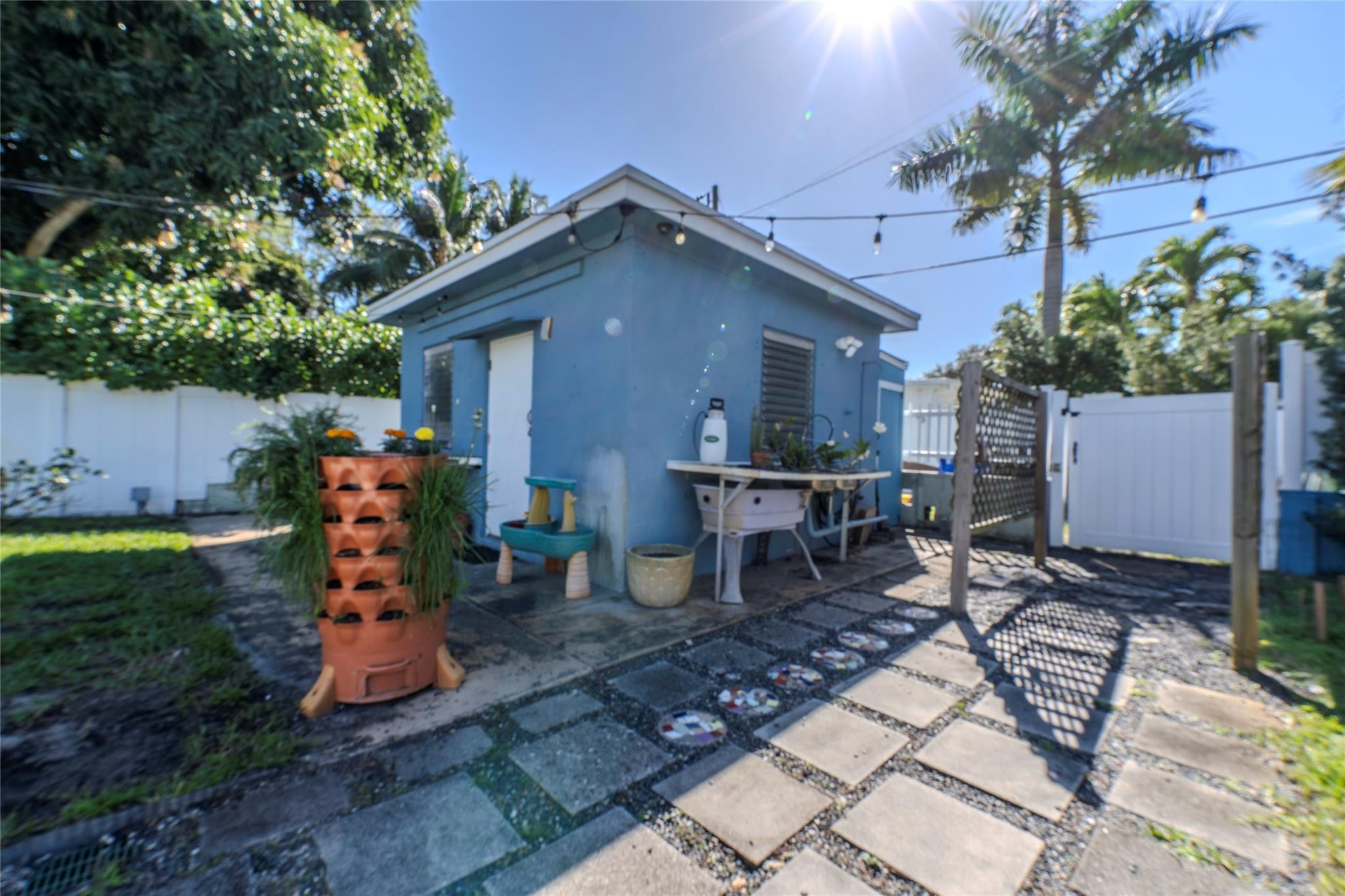 846 SW 9th St