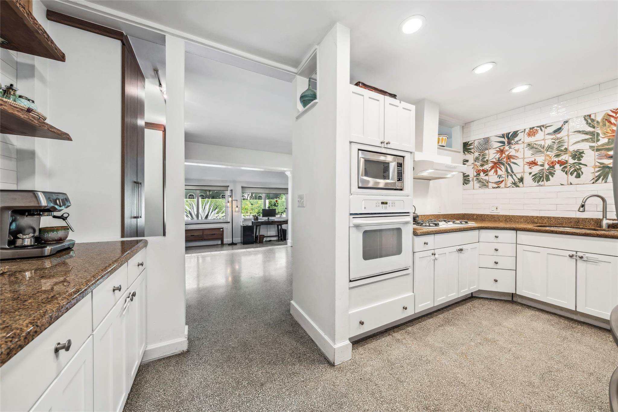 846 SW 9th St