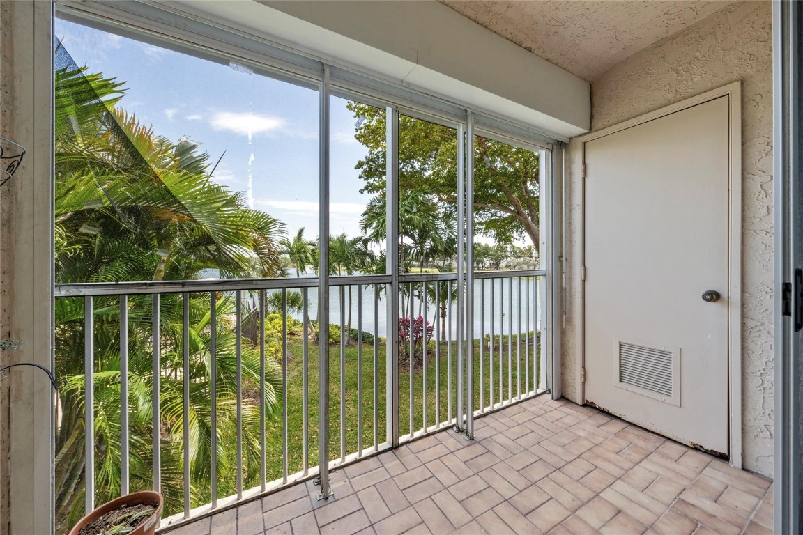 5541 Lakeside Dr 201