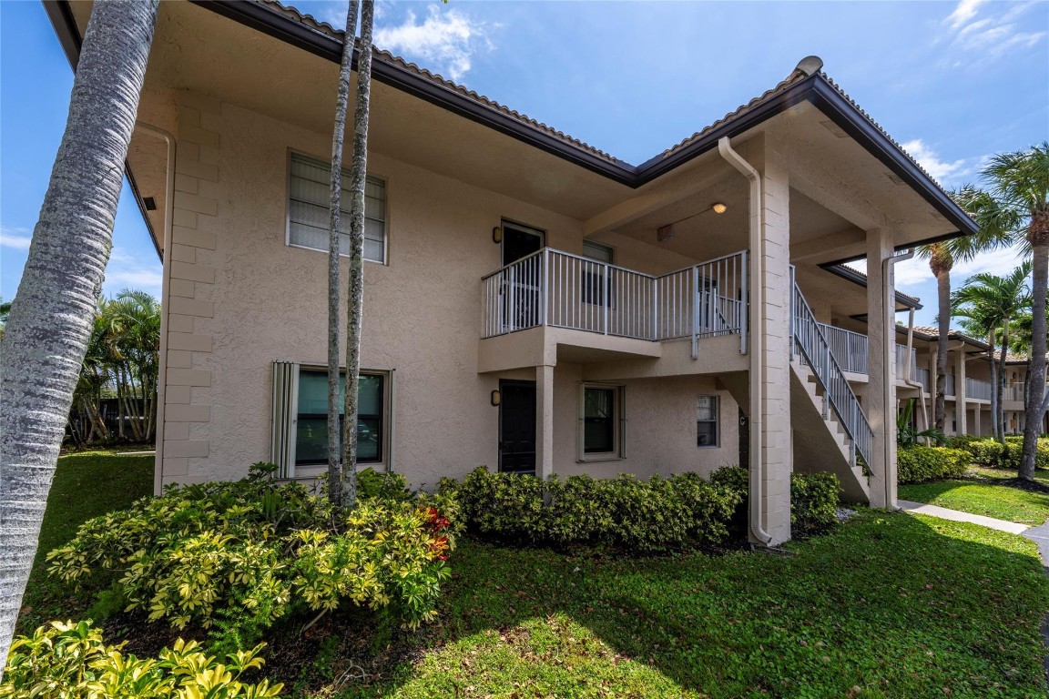 5541 Lakeside Dr 201