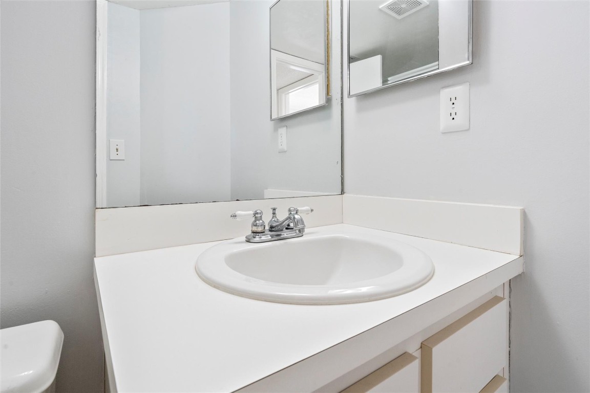 5541 Lakeside Dr 201