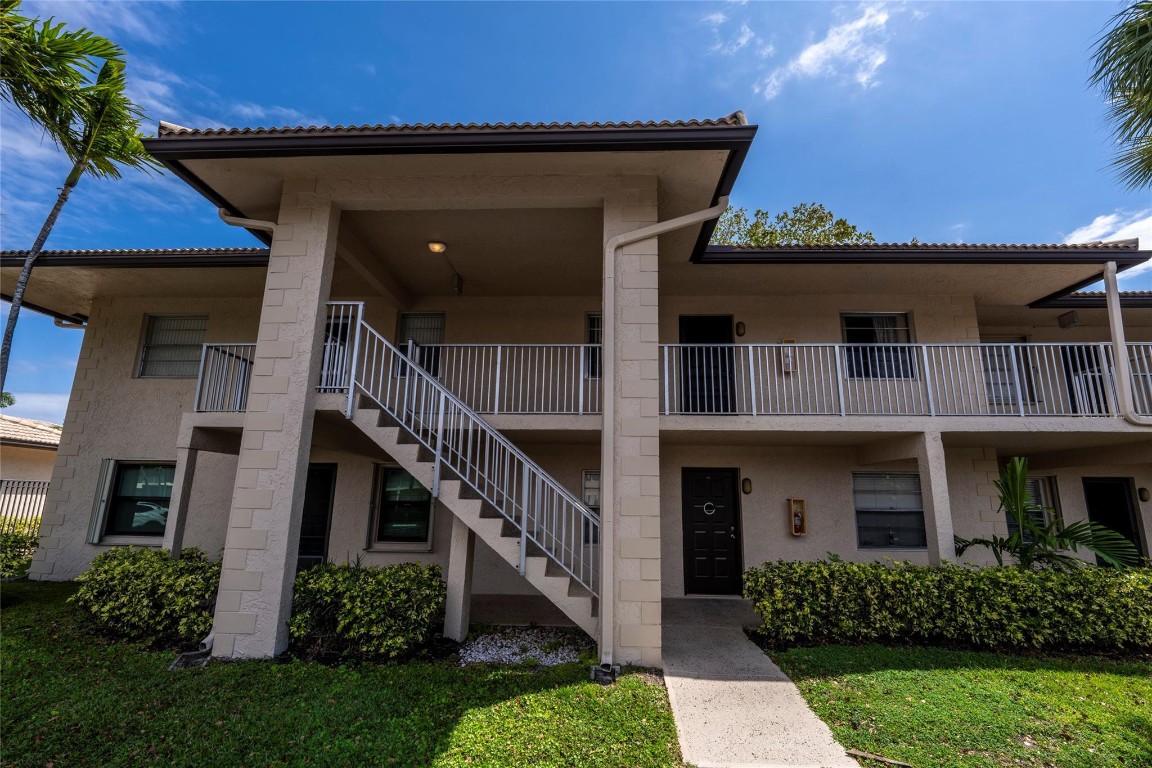 5541 Lakeside Dr 201