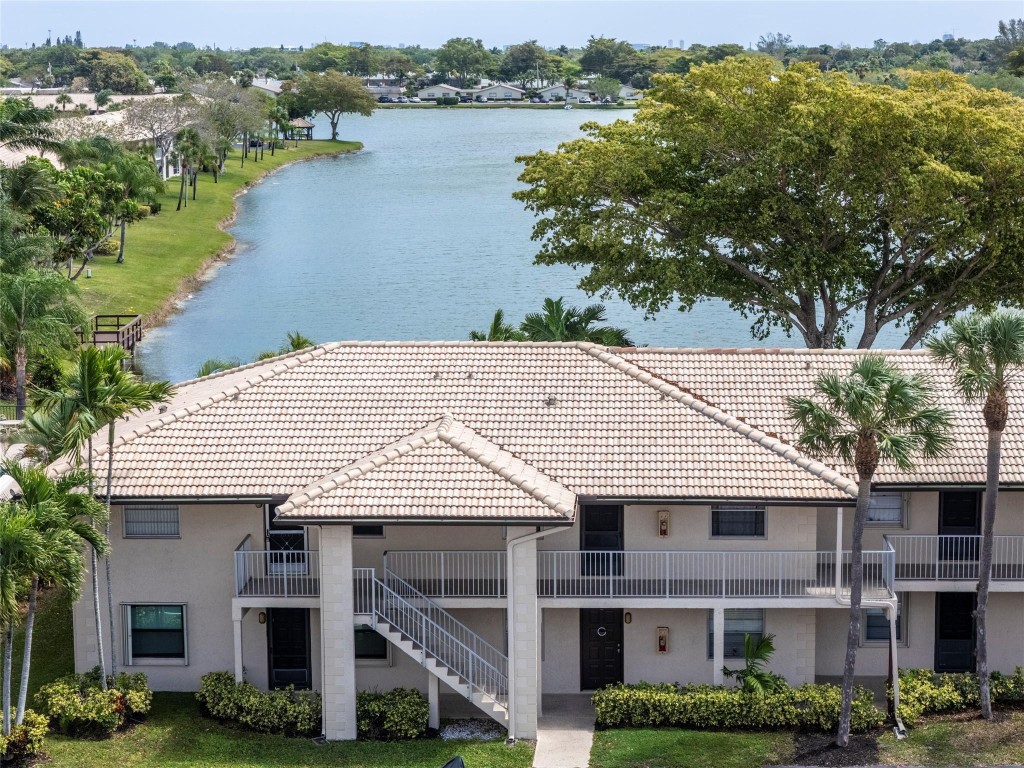 5541 Lakeside Dr 201